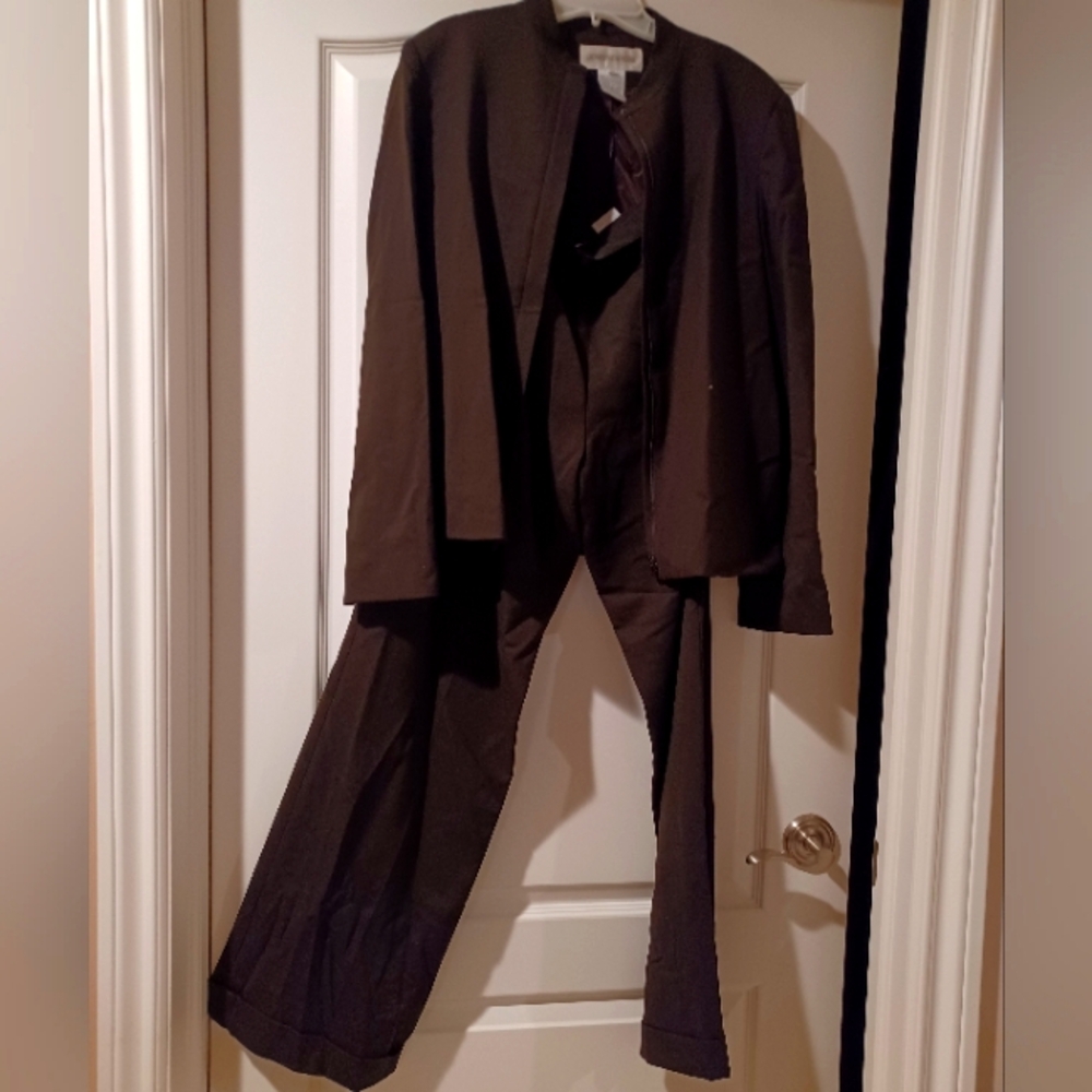 Pants suit